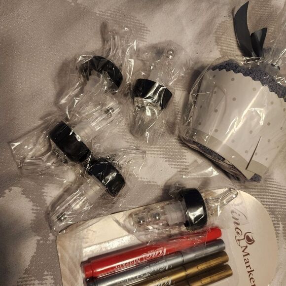 Wine Accessory Kit. Pens, 5 stoppers, towel. NEW. Perfect gift or accessory!‎ - Picture 4 of 7